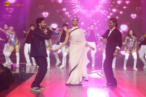 Jawan Success Meet attended by Shah Rukh Khan, Deepika Padukone, Vijay Sethupathi, and others