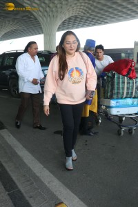 veteran Indian actress jaya prada seen at mumbai airport