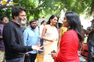 Jilebi movie launch attended by Shivani Rajashekar, Rajashekar, Jeevitha, Trivikram Srinivas and Eesha Rebba