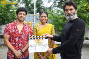 Jilebi movie launch attended by Shivani Rajashekar, Rajashekar, Jeevitha, Trivikram Srinivas and Eesha Rebba