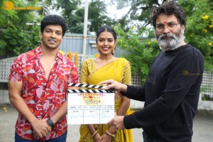 Jilebi movie launch attended by Shivani Rajashekar, Rajashekar, Jeevitha, Trivikram Srinivas and Eesha Rebba