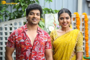 Jilebi movie launch attended by Shivani Rajashekar, Rajashekar, Jeevitha, Trivikram Srinivas and Eesha Rebba