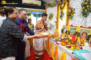 Jilebi movie launch attended by Shivani Rajashekar, Rajashekar, Jeevitha, Trivikram Srinivas and Eesha Rebba