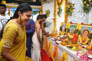 Jilebi movie launch attended by Shivani Rajashekar, Rajashekar, Jeevitha, Trivikram Srinivas and Eesha Rebba