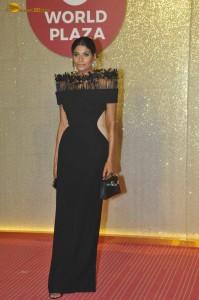 Jio World Plaza Launch attended by Shruti Haasan, Deepika Padukone, Rashmika Mandanna, Hansika Motwani, Janhvi Kapoor, Sara Ali Khan, Sonam Kapoor, Madhuri Dixit, and others.