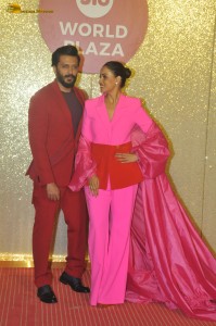 Jio World Plaza Launch attended by Shruti Haasan, Deepika Padukone, Rashmika Mandanna, Hansika Motwani, Janhvi Kapoor, Sara Ali Khan, Sonam Kapoor, Madhuri Dixit, and others.