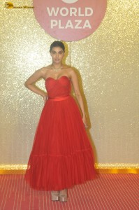 Jio World Plaza Launch attended by Shruti Haasan, Deepika Padukone, Rashmika Mandanna, Hansika Motwani, Janhvi Kapoor, Sara Ali Khan, Sonam Kapoor, Madhuri Dixit, and others.