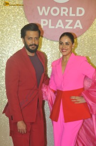 Jio World Plaza Launch attended by Shruti Haasan, Deepika Padukone, Rashmika Mandanna, Hansika Motwani, Janhvi Kapoor, Sara Ali Khan, Sonam Kapoor, Madhuri Dixit, and others.