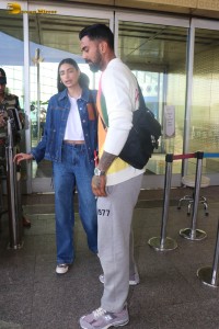 KL Rahul and Athiya Shetty spotted at the Airport after their marriage