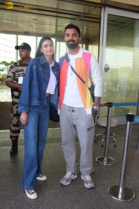 KL Rahul and Athiya Shetty spotted at the Airport after their marriage