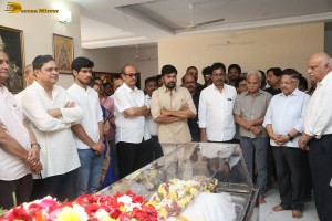 Family and Friends including Chiranjeevi and Daggubati Suresh pay last respects to K Viswanath