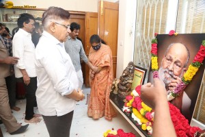 Family and Friends including Chiranjeevi and Daggubati Suresh pay last respects to K Viswanath