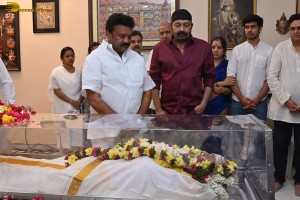 Family and Friends including Chiranjeevi and Daggubati Suresh pay last respects to K Viswanath