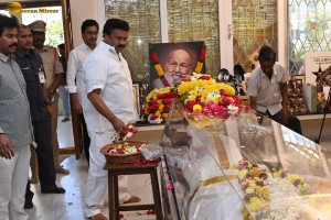 Family and Friends including Chiranjeevi and Daggubati Suresh pay last respects to K Viswanath