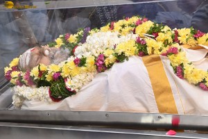 Family and Friends including Chiranjeevi and Daggubati Suresh pay last respects to K Viswanath