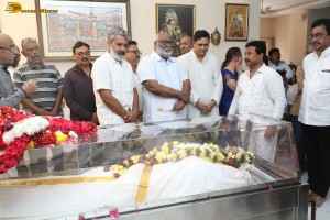 Family and Friends including Chiranjeevi and Daggubati Suresh pay last respects to K Viswanath