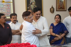 Family and Friends including Chiranjeevi and Daggubati Suresh pay last respects to K Viswanath