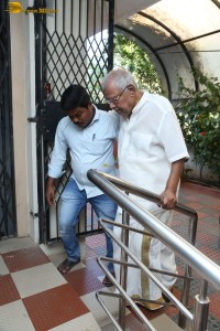 Family and Friends including Chiranjeevi and Daggubati Suresh pay last respects to K Viswanath
