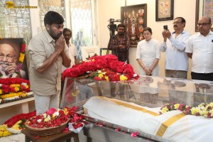 Family and Friends including Chiranjeevi and Daggubati Suresh pay last respects to K Viswanath