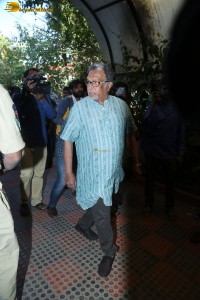 Family and Friends including Chiranjeevi and Daggubati Suresh pay last respects to K Viswanath