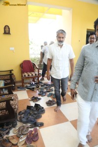 Family and Friends including Chiranjeevi and Daggubati Suresh pay last respects to K Viswanath