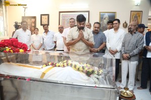 Family and Friends including Chiranjeevi and Daggubati Suresh pay last respects to K Viswanath