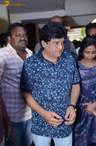 Family and Friends including Chiranjeevi and Daggubati Suresh pay last respects to K Viswanath