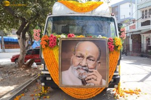 Family and Friends including Chiranjeevi and Daggubati Suresh pay last respects to K Viswanath
