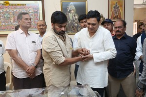 Family and Friends including Chiranjeevi and Daggubati Suresh pay last respects to K Viswanath