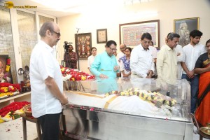 Family and Friends including Chiranjeevi and Daggubati Suresh pay last respects to K Viswanath