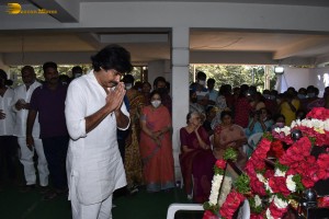 Friends and Family including Chiranjeevi and Pawan Kalyan paid their last respects to Kaikala Satyanarayana