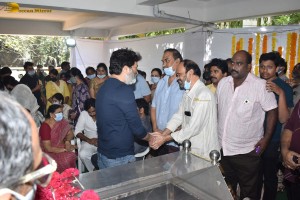 Friends and Family including Chiranjeevi and Pawan Kalyan paid their last respects to Kaikala Satyanarayana