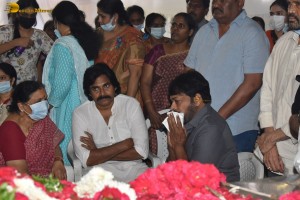 Friends and Family including Chiranjeevi and Pawan Kalyan paid their last respects to Kaikala Satyanarayana