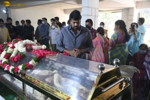 Friends and Family including Chiranjeevi and Pawan Kalyan paid their last respects to Kaikala Satyanarayana