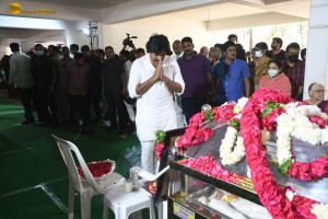 Friends and Family including Chiranjeevi and Pawan Kalyan paid their last respects to Kaikala Satyanarayana