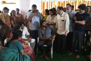 Friends and Family including Chiranjeevi and Pawan Kalyan paid their last respects to Kaikala Satyanarayana