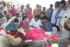 Friends and Family including Chiranjeevi and Pawan Kalyan paid their last respects to Kaikala Satyanarayana