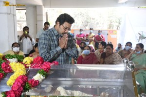 Friends and Family including Chiranjeevi and Pawan Kalyan paid their last respects to Kaikala Satyanarayana