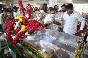 Friends and Family including Chiranjeevi and Pawan Kalyan paid their last respects to Kaikala Satyanarayana