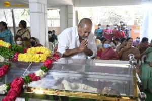 Friends and Family including Chiranjeevi and Pawan Kalyan paid their last respects to Kaikala Satyanarayana