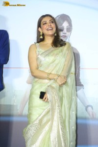 actress kajal aggarwal beautiful latest stills in a saree