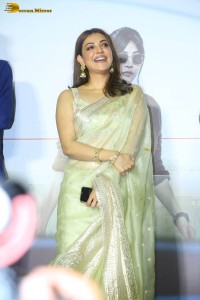 actress kajal aggarwal beautiful latest stills in a saree