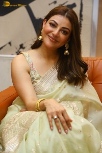 actress kajal aggarwal beautiful latest stills in a saree