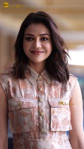 actress kajal aggarwal cute in rain