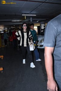 bollywood actress kajol in casualwear at mumbai airport