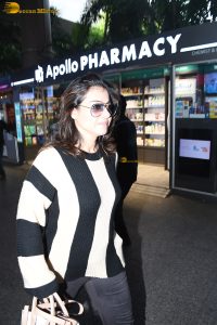 bollywood actress kajol in casualwear at mumbai airport