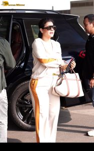 actress kajol stylish at mumbai airport