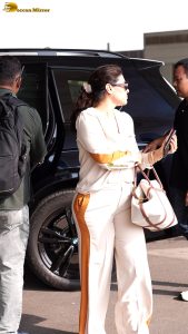 actress kajol stylish at mumbai airport