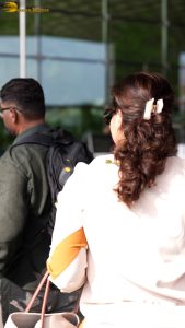 actress kajol stylish at mumbai airport
