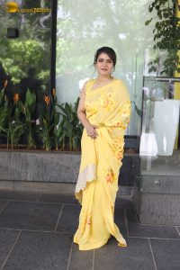 bollywood actress kajol beautiful in a yellow saree